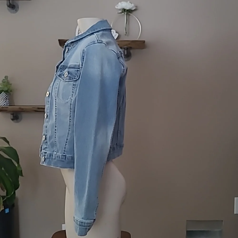 Cropped Jean Jacket - Picture 3 of 7